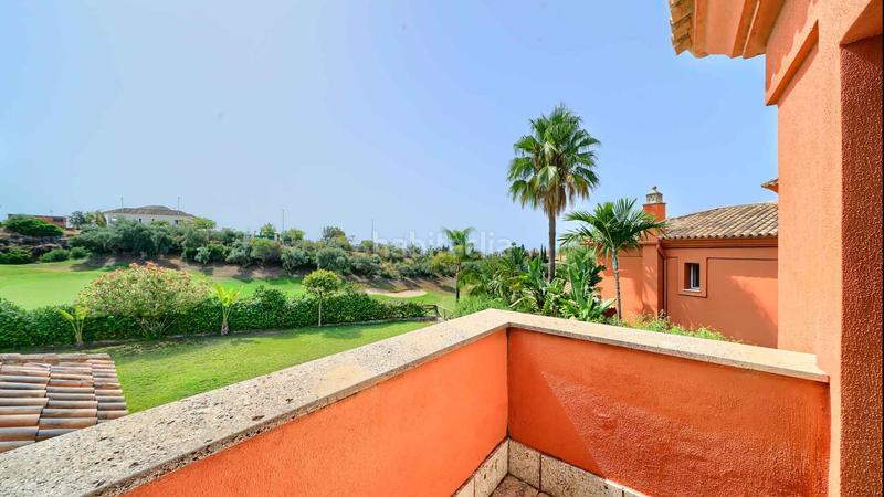 Foto 96c43988-cdd7-45f7-960e-4d47a5b66066. Casa villa independiente en urbanización Santa Clara en primera linea de golf en venta. en Marbella