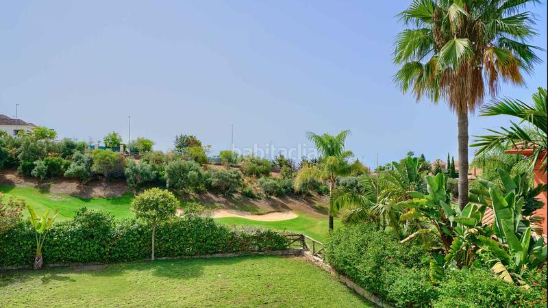 Foto a2853e2c-921b-4dfa-b843-67e5881d456d. Casa villa independiente en urbanización Santa Clara en primera linea de golf en venta. en Marbella