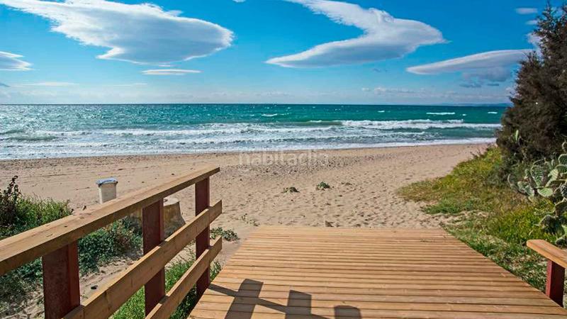 Foto f574132d-254a-48b3-9976-ab097a4af509. Casa villa independiente en urbanización Santa Clara en primera linea de golf en venta. en Marbella