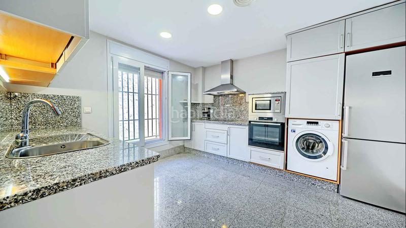 Foto fc7cb6b3-bf97-4da6-9eb6-c6dc0a5a9b0c. Casa villa independiente en urbanización Santa Clara en primera linea de golf en venta. en Marbella