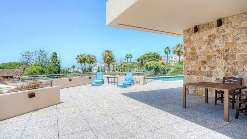 Foto 504225e8-3f4f-4ca7-a89f-baec6288ac3d. Casa villa en Elviria con vistas panorámicas al mar en venta en Marbella