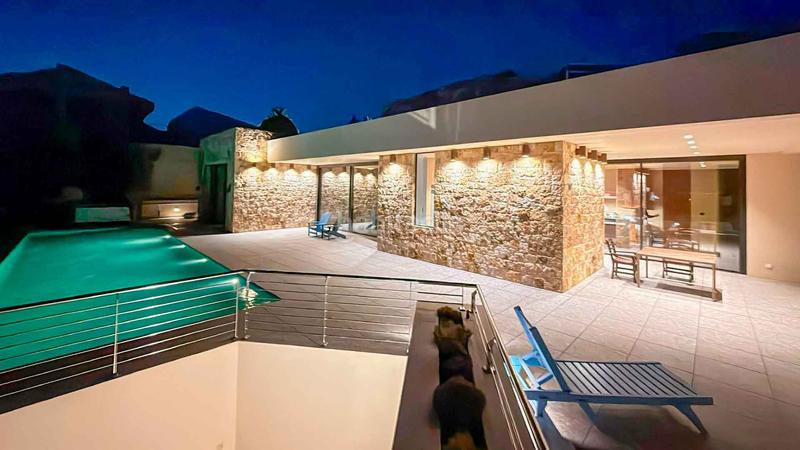 Foto 63aebf02-fdfc-4864-900a-bd9ff1fac44c. Casa villa en Elviria con vistas panorámicas al mar en venta en Marbella