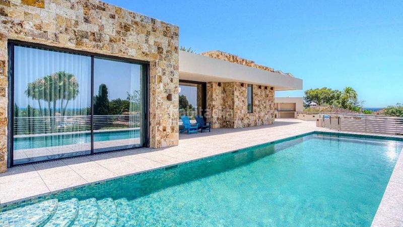 Foto cc9b9c7b-00f9-474c-94ba-ca1454151ffe. Casa villa en Elviria con vistas panorámicas al mar en venta en Marbella