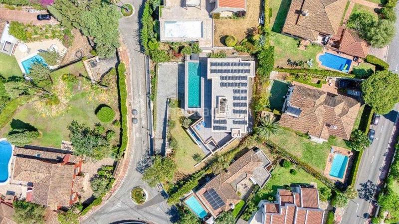 Foto d085a4de-7bd5-4fb9-a2ac-cab196435c5a. Casa villa en Elviria con vistas panorámicas al mar en venta en Marbella