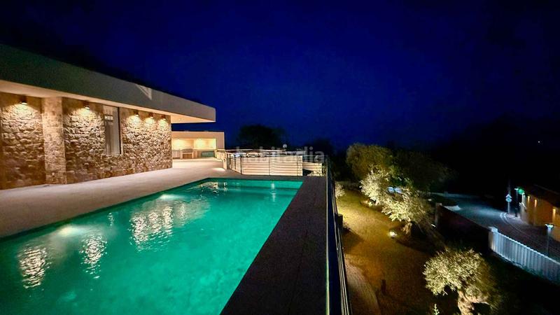 Foto d9a15fea-ff80-4397-a685-1c70e516c793. Casa villa en Elviria con vistas panorámicas al mar en venta en Marbella