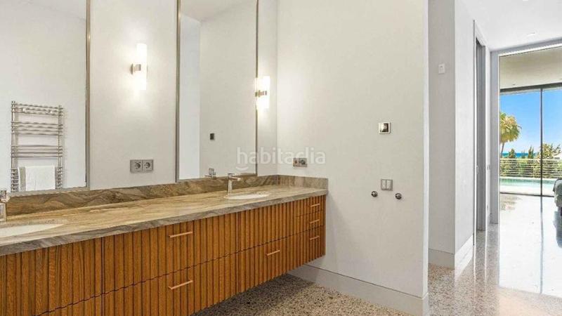 Foto e0589621-8d46-47a2-97b4-e1d43d2ed736. Casa villa en Elviria con vistas panorámicas al mar en venta en Marbella