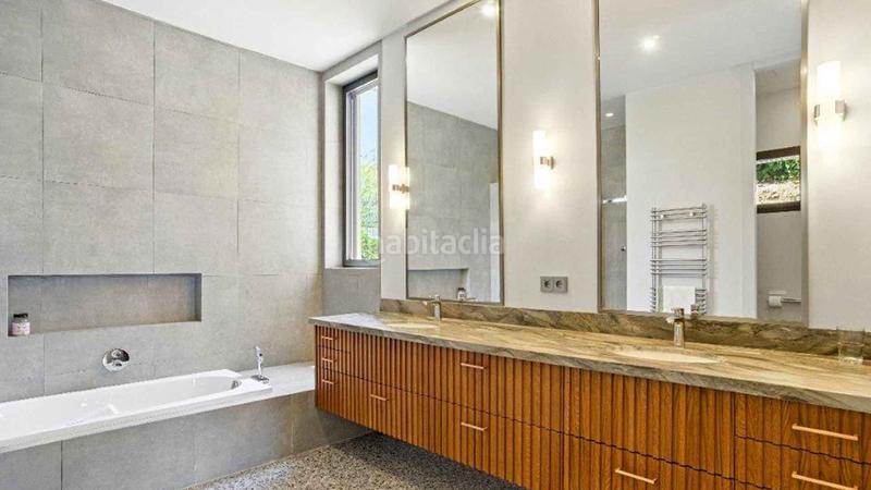 Foto e56f4aeb-ac29-439d-813c-6d3a2c50ef94. Casa villa en Elviria con vistas panorámicas al mar en venta en Marbella