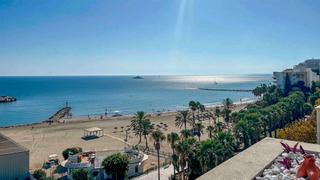 Attique à Playa Bajadilla - Puertos. Ático en urbanización la zambomba con vistas panorámicas al mar