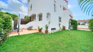 Casa a schiera in Nagüeles Alto. Casa adosada en urbanización las cumbres de marbella para reform