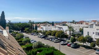 Reihenhaus in Ricardo Soriano. Adosada en urbanización jardines de marbería en venta