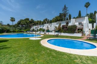 Location Maison jumelée à Puente Romano. Adosado en la milla de oro de marbella en alquiler