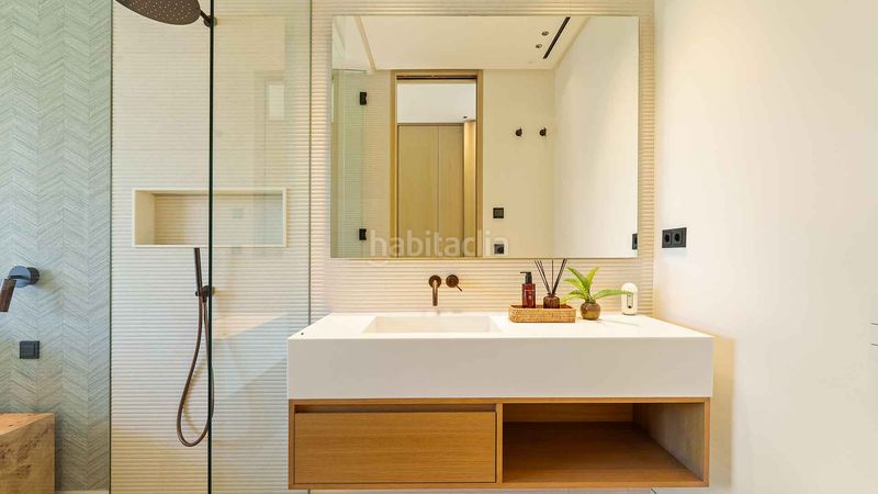 Foto 5fd94d00-4a30-4886-b6ec-1a058d27b1a0. Casa amb aparcament piscina a lomas de Marbella club Marbella