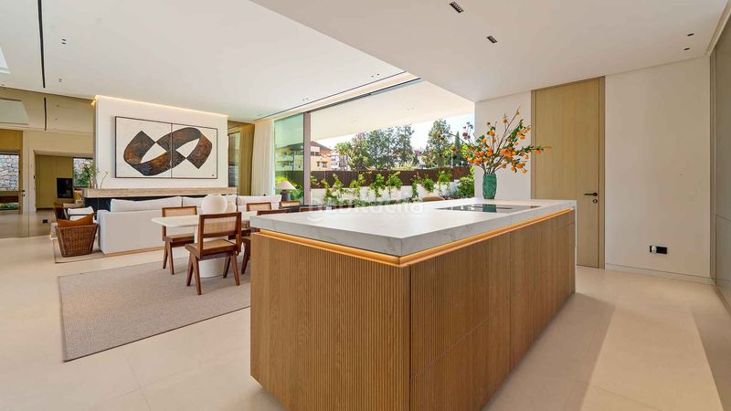 Foto aa381cdb-a1ee-4750-991d-b363284f1f12. Casa amb aparcament piscina a lomas de Marbella club Marbella