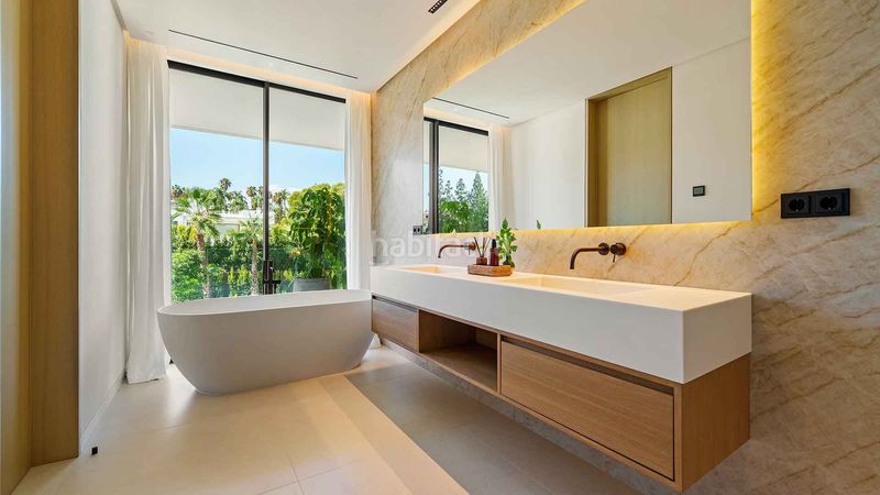 Foto dfe324fb-34db-4239-877d-c45d9ebd8584. Casa amb aparcament piscina a lomas de Marbella club Marbella