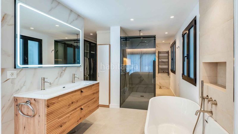 Foto e45f1bdb-9db3-49e3-9073-a5ea236018a3. Apartament amb aparcament piscina a lomas de Marbella club Marbella