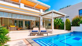 Maison à Romero de torres-casabla 22. Villa en urbanización casablanca junto a la playa en venta