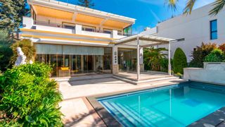 House in Romero de torres-casabla 22. Villa en urbanización casablanca junto a la playa en venta