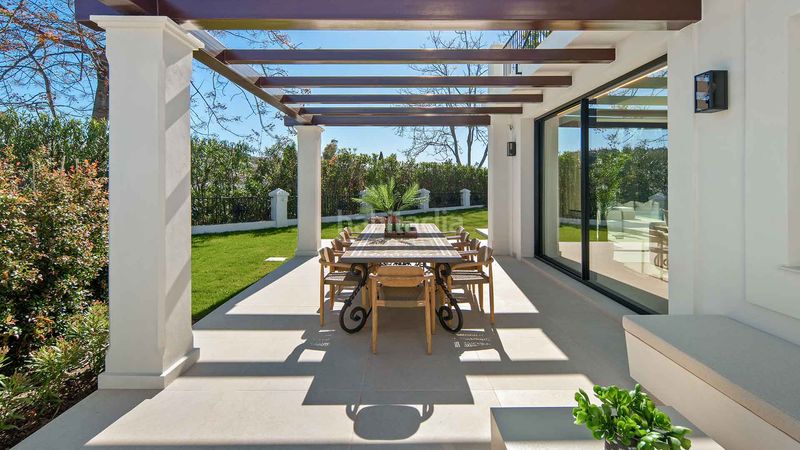 Foto a0dea897-c0ea-4c62-a4ac-d241b839aaf0. Casa amb aparcament piscina a Los Naranjos Marbella