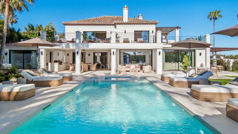 Foto dbd6de3c-2dee-4bcb-b99d-18a7ee6ef00a. Casa amb aparcament piscina a Los Naranjos Marbella