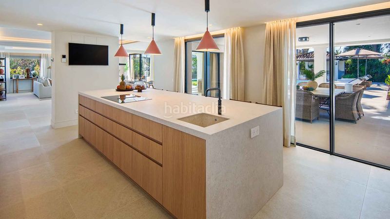 Foto f37488fd-a96c-45f4-a17a-c96e3d32635e. Casa amb aparcament piscina a Los Naranjos Marbella
