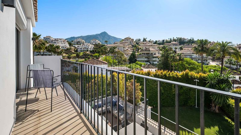 Foto 554575d2-855a-4ee0-8a4b-56b1fac99988. Casa amb aparcament piscina a Los Naranjos Marbella