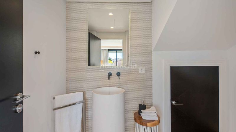 Foto a564720b-fbef-400a-a557-2d5933874394. Casa amb aparcament piscina a Los Naranjos Marbella