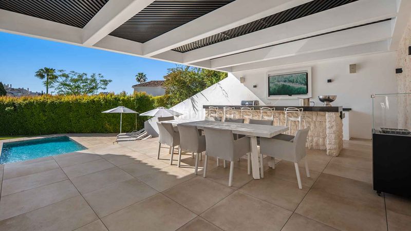 Foto f900e9a0-9d9e-405f-b1b2-523f54d49d35. Casa amb aparcament piscina a Los Naranjos Marbella