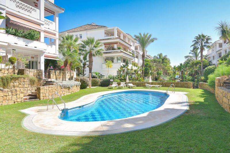 Foto d8b0889e-e39f-4ef5-97da-5930e6010555. Àtic amb aparcament piscina a La Carolina - Guadalpín Marbella