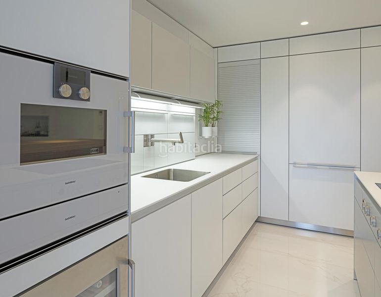 Foto 2bcddb91-d04e-4b2e-b702-eeea3d6854eb. Apartament amb aparcament piscina a La Carolina - Guadalpín Marbella
