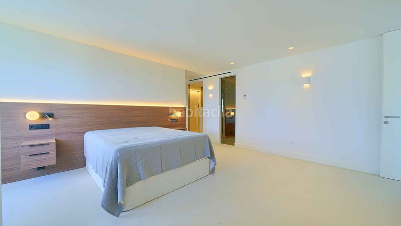 Foto 75d1a8e7-0e68-4155-a873-0835db0bd6a0. Àtic amb aparcament piscina a Playa de la Fontanilla Marbella