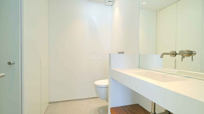Foto f737416e-2dde-454b-9e76-7eb3f53addf9. Àtic amb aparcament piscina a Playa de la Fontanilla Marbella
