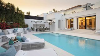 Casa a Casiopea-haza del conde 22. Villa en venta en nueva andalucía