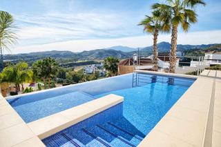 Casa a Los Arqueros  - Puerto del Almendro. Villa en benahavís junto a campo de golf a la venta