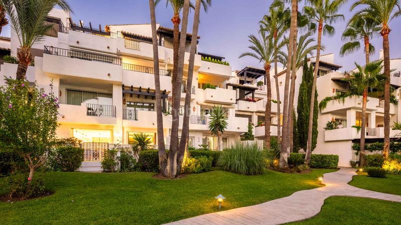 Foto 91f243f5-fab5-4d91-bc6d-c445474fb65e. Apartamento  completamente renovado en marina Puente Romano en venta en Marbella