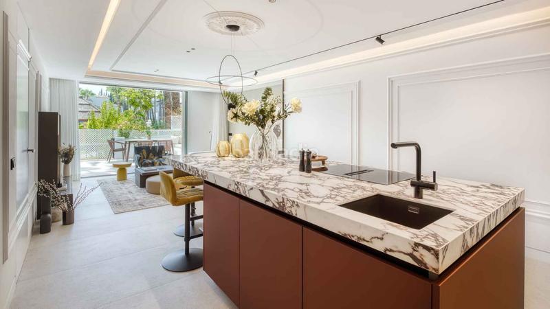 Foto c58acb76-cdbd-4866-a3b9-f64707784048. Apartamento  completamente renovado en marina Puente Romano en venta en Marbella