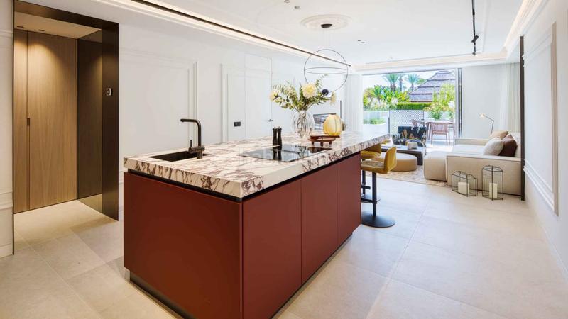 Foto f65ff89c-ae2b-42fd-a840-3114d5b8cdea. Apartamento  completamente renovado en marina Puente Romano en venta en Marbella