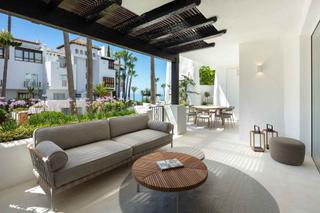 Apartament en Puente Romano. Apartamento recientemente renovado en marina puente romano en ve
