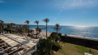 Appartement à Puerto Banús. Apartamento en urbanización la herradura en primera línea de pla