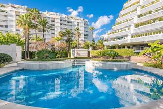 Apartament a Playa de la Fontanilla. Amplio apartamento lado playa a la venta en marbella
