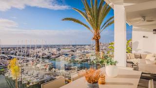 Àtic a Puerto Banús. Ático en puerto banús en primera línea con vistas panorámicas en