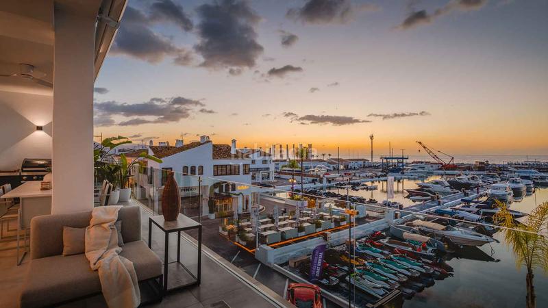 Foto 9745b611-7263-4283-8272-bdcced184ed6. Ático  en Puerto Banús en primera línea con vistas panorámicas en venta en Marbella