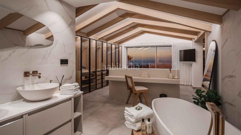 Foto b50bad05-b5eb-43e7-a1f5-d48bf0a44aa1. Ático  en Puerto Banús en primera línea con vistas panorámicas en venta en Marbella