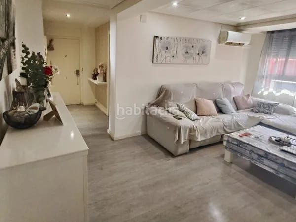 Foto bcd352ff-5f77-4b4e-931f-81d15e97ca99. Pis a Benetússer