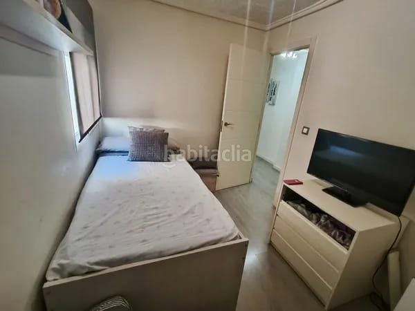 Foto c884b6a8-7dc8-4c5e-b339-cc8cbf7d7d86. Pis a Benetússer