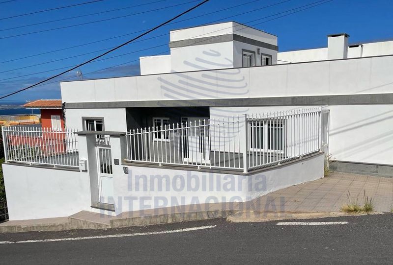 Foto feef4589-a815-4e80-aa09-e567e0ed1e93. Casa amb xemeneia aparcament a Icod de los Vinos pueblo Icod de los Vinos