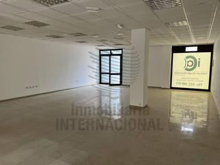 Oficina  Calle cupido. Amplio local en zona estaciona de guaguas