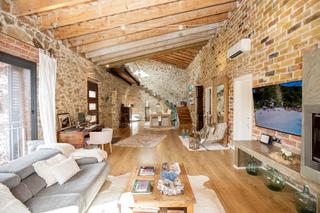 Casa a Palau-saverdera. Casa de piedra con piscina y vistas al mar, totalmente renovada