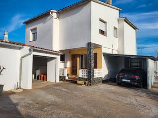 Casa a Centre. Casa con terreno en el centro de vidreres