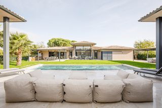 Casa  Avinguda mas frigol. Villa �nica de 3 viviendas en el golf de torremirona