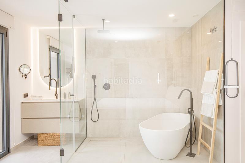 Foto 0257acd1-963e-4a0a-824a-eca73084ab0d. Casa villa única de 3 viviendas en el golf de torremirona en Navata